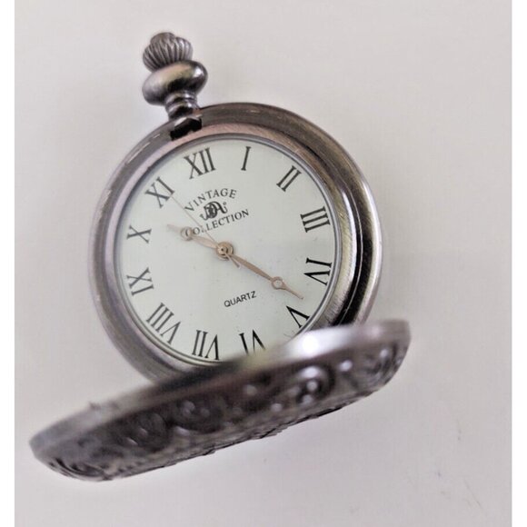 Beautiful Vintage Collection New York Skyline Quartz Pocket Watch New Battery - Picture 2 of 14